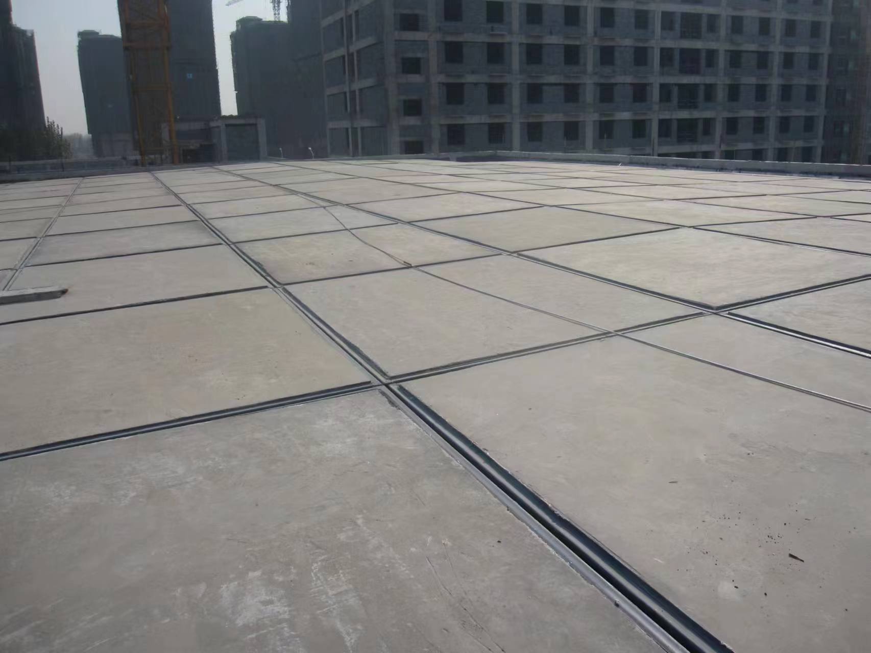 钢边框保温隔热轻型板：兼具保温防火与轻质高强